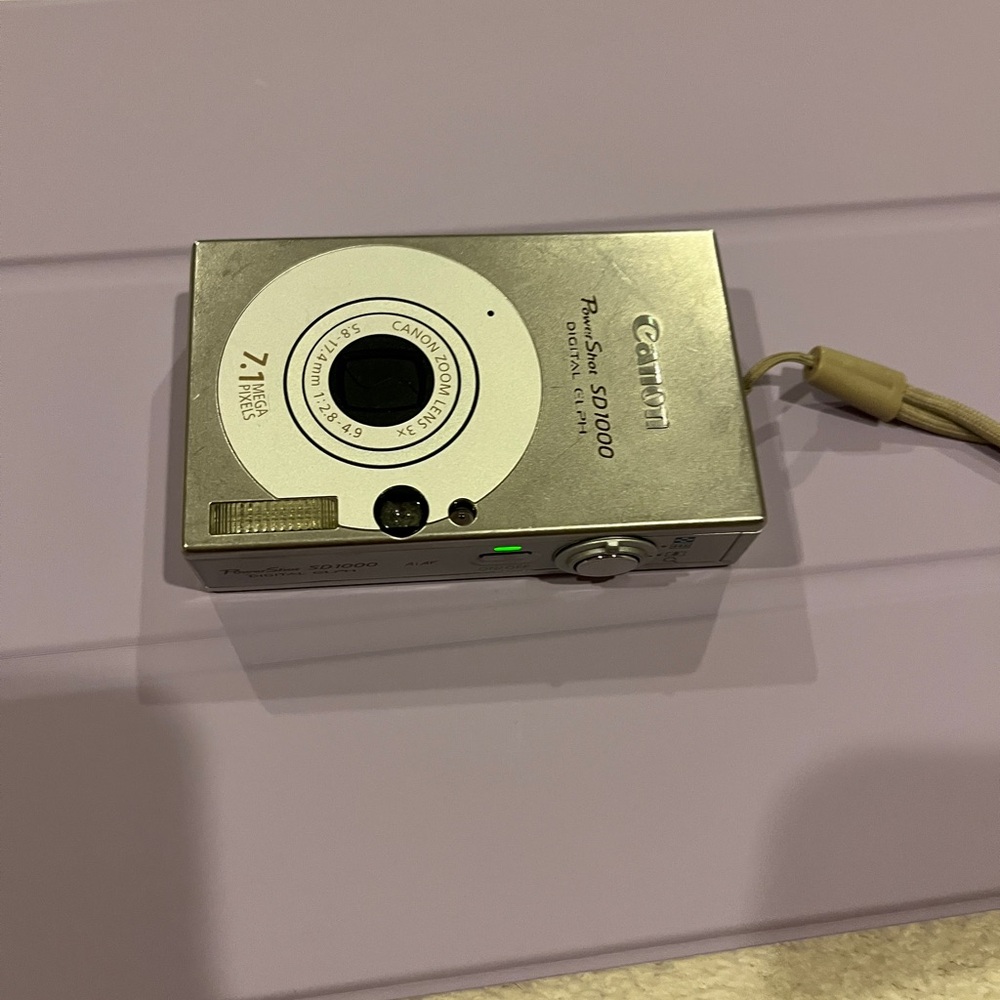 Canon PowerShot SD1000 7.1MP Digital Elph Camera with 3x Optical Zoom - Picture 4 of 12